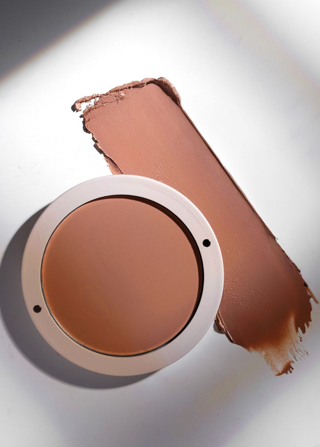 Tekstura bronzera Sculpt Balm Annabelle Minerals w odcieniu Truffle