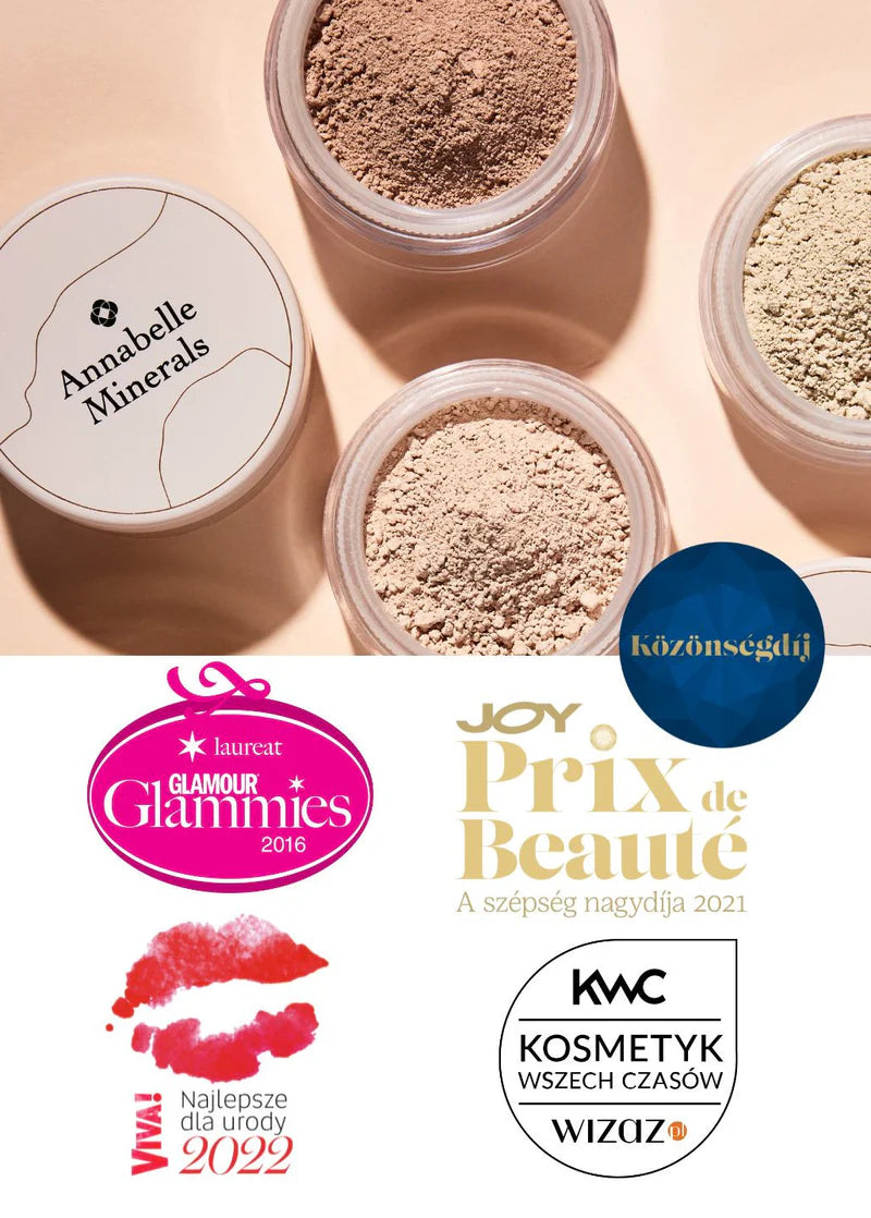 Różnokolorowe słoiczki minerałów Annabelle Minerals z nagrodami w branży kosmetycznej