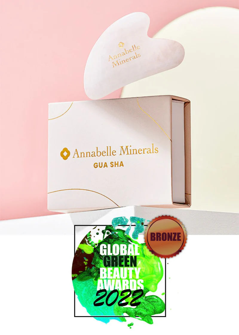 Opakowanie i płytka do masażu twarzy gua sha oraz odznaką za nagrodę Global Green Beauty Awardsw 2022 roku