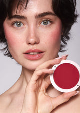 Makijaż z kremowym różem Blush Balm Annabelle Minerals w odcieniu Red Velvet