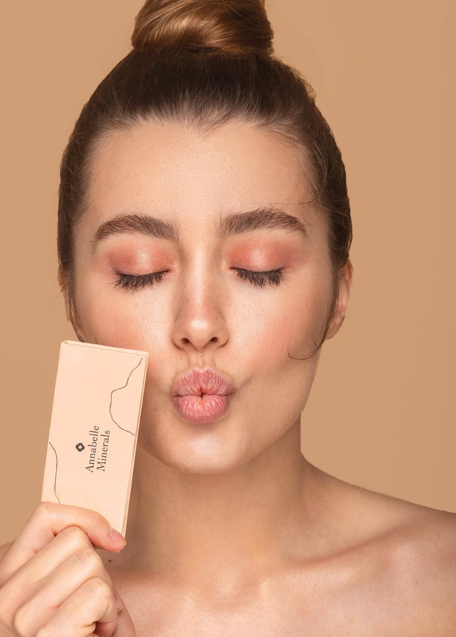Makijaż brwi wykonany paletą Brow Like Wow Annabelle Minerals