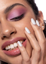 Makijaż oka wykonany cieniem mineralnym Lilac Annabelle Minerals