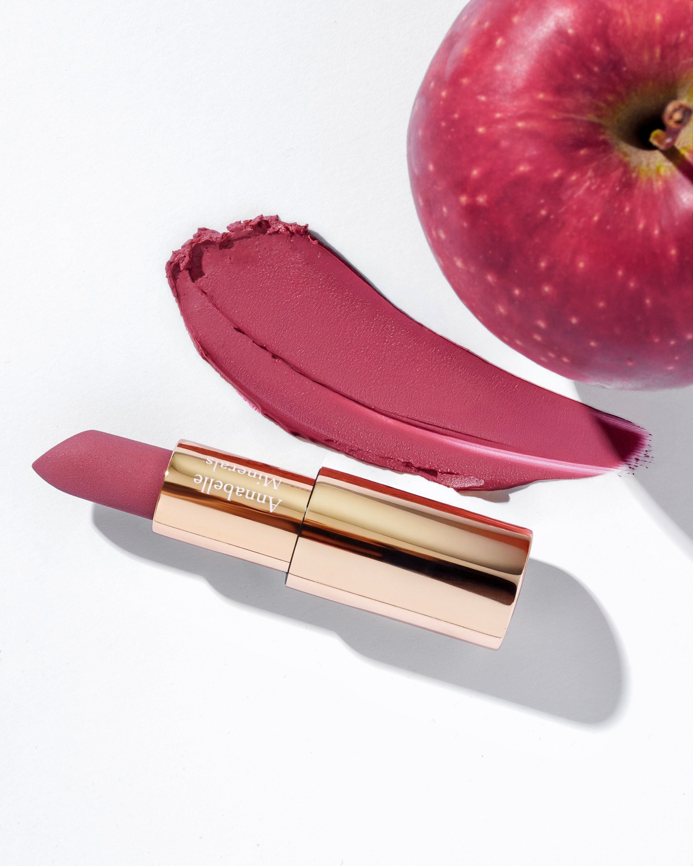 Pomadka Apple Pink Annabelle Minerals w chłodnym odcieniu różu dla typów kolorystycznych: Jasne Lato, Chłodne Lato i Zgaszone Lato