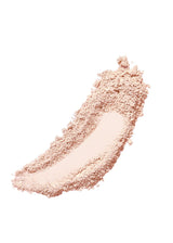 Jasny odcień Golden Fairest podkładu mineralnego Annabelle Minerals rozprowadzony na białym tle